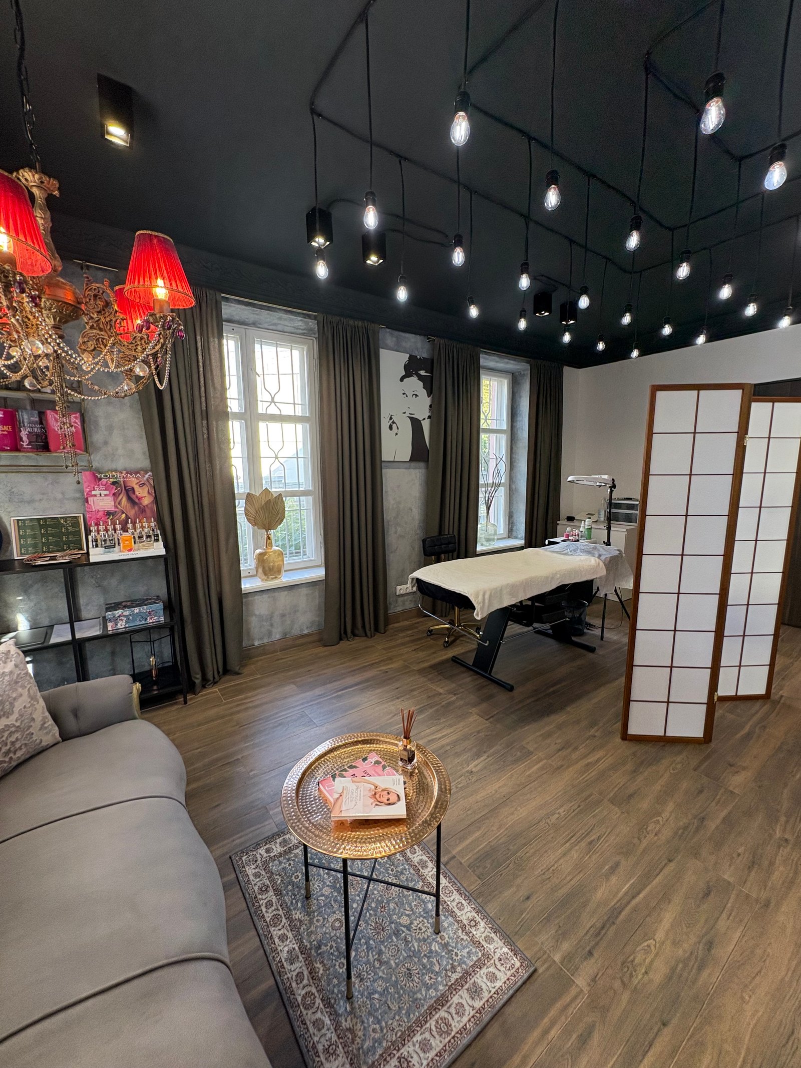 Akvilė Glow Beauty Studio poilsio ir procedūrų erdvė